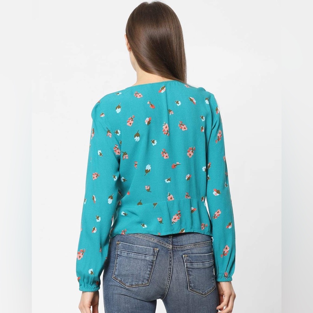 ONLY Floral Tops. Size - 42 - Picture 3 of 8